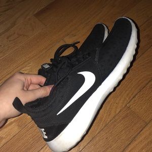 Black nike mesh shoes style (juvenate)